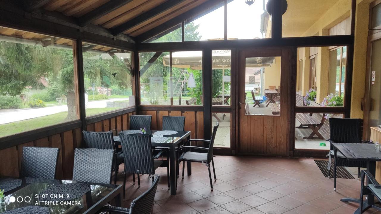 Hotel U Certa Čerčany Exterior foto